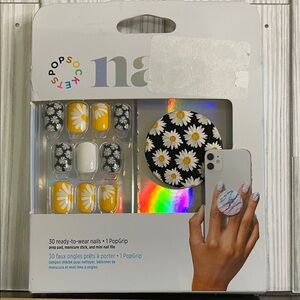 🔥 SALE PopSocket with Yellow and Black Daisies ready to wear nails